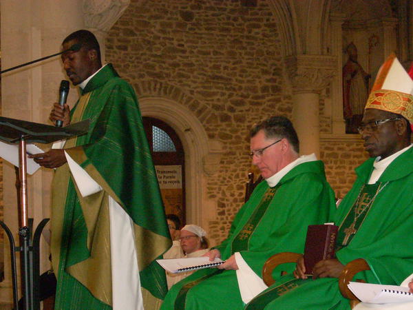 Visite d’un évêque ivoirien à ses prêtres en mission pastorale en France