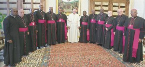 Les évêques du Congo Brazzaville entourant François