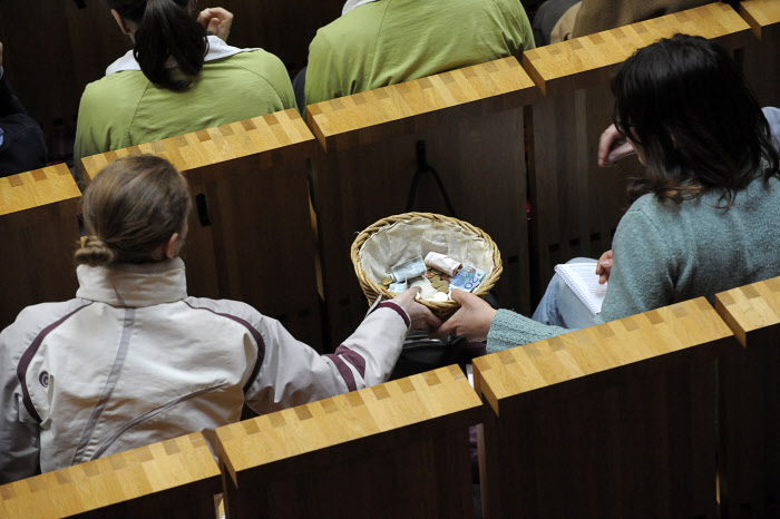 Pourquoi collecter de l’argent pendant la célébration de l’eucharistie ?