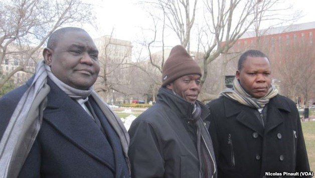 Le pasteur Nicolas Guérékoyame Gbangou, l’imman Omar Kobine Layama et le cardinal Dieudonné Nzapalainga, à Washington, où ils sont venus pour recevoir un prix. 