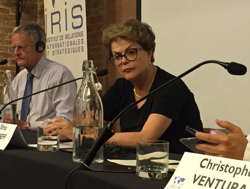 Dilma Roussef lors de sa conférence à l'IRIS